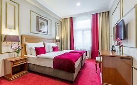 Hotel Caruso Old Town  4*